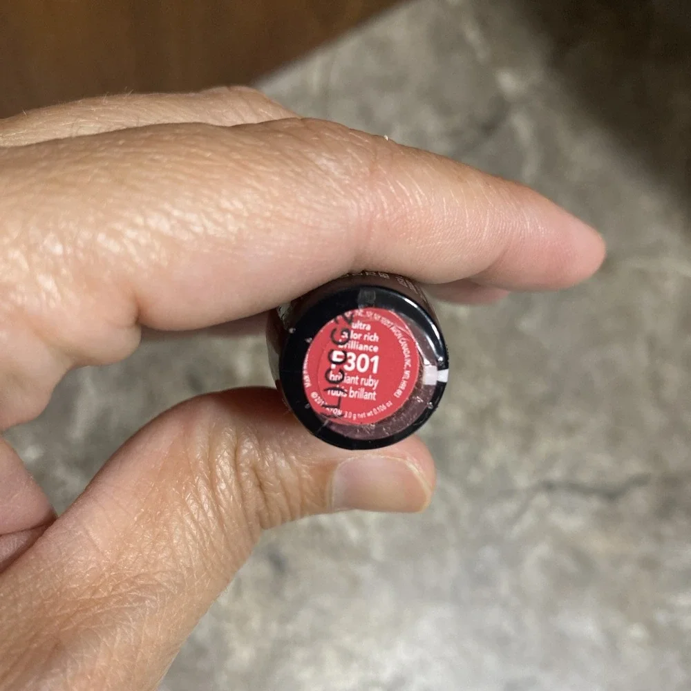 AVON Ultra‎ Color Rich Lipstick in RADIANT RUBY New Sealed Full Size